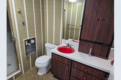 213-05 Union Turnpike, Bayside, NY 11364 - Photo 13