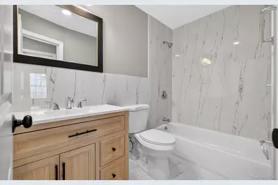 933 N Queens Avenue, Lindenhurst, NY 11757 - Photo 7