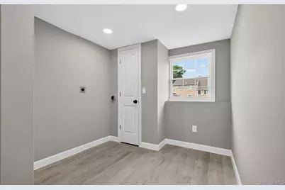 933 N Queens Avenue, Lindenhurst, NY 11757 - Photo 17
