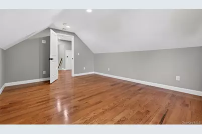 933 N Queens Avenue, Lindenhurst, NY 11757 - Photo 13