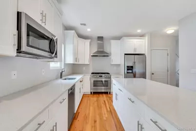 164 Chestnut Street, Mount Sinai, NY 11766 - Photo 15