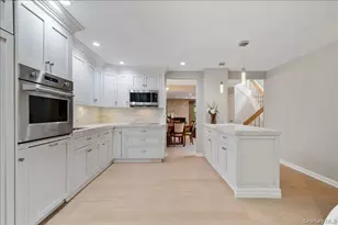 225 Hamlet Dr, Jericho, NY 11753 - Photo 7