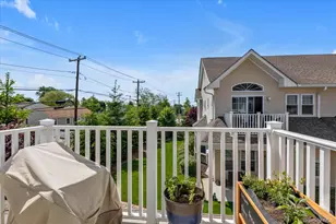 206 Anchor Ct, Copiague, NY 11726 - Photo 15