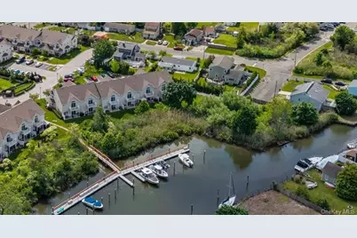 206 Anchor Court, Copiague, NY 11726 - Photo 19
