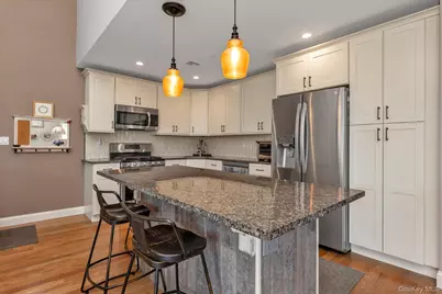206 Anchor Court, Copiague, NY 11726 - Photo 9