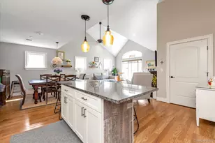 206 Anchor Ct, Copiague, NY 11726 - Photo 3