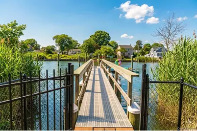 206 Anchor Court, Copiague, NY 11726 - Photo 23