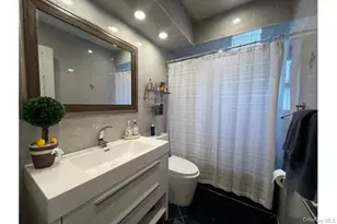 882 Roosevelt St, West Hempstead, NY 11552 - Photo 9