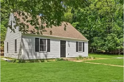 27 Lindner Place, Smithtown, NY 11787 - Photo 1