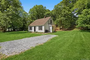 27 Lindner Pl, Smithtown, NY 11787 - Photo 3
