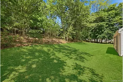 27 Lindner Place, Smithtown, NY 11787 - Photo 5