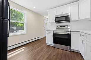 27 Lindner Pl, Smithtown, NY 11787 - Photo 15