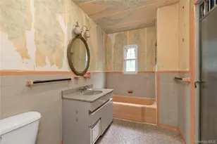 85-22 218th St, Hollis, NY 11427 - Photo 15