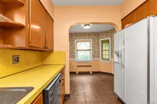 85-22 218th St, Hollis, NY 11427 - Photo 9
