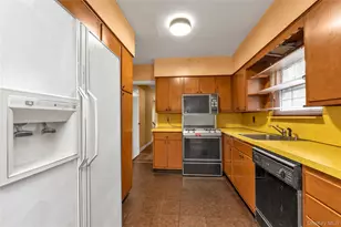 85-22 218th St, Hollis, NY 11427 - Photo 7