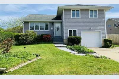 4 Willow Place, Hicksville, NY 11801 - Photo 1