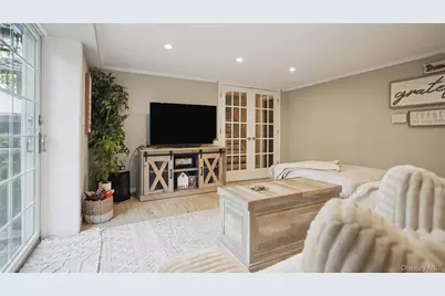 25 Manor Avenue, White Plains, NY 10605 - Photo 31
