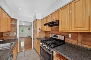 126 Halgren Crescent, Haverstraw, NY 10927 - Photo 9