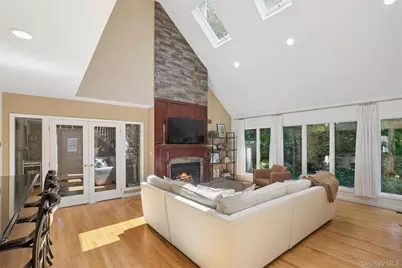 1040 Harrison Drive, Centerport, NY 11721 - Photo 17