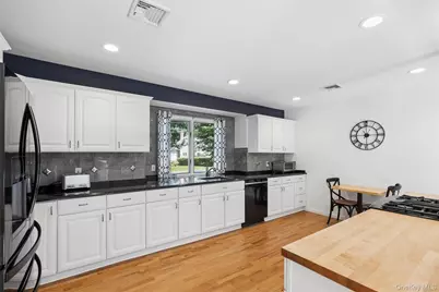 1040 Harrison Drive, Centerport, NY 11721 - Photo 11