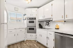 14 Plain St, Lindenhurst, NY 11757 - Photo 5
