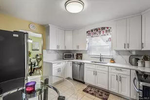 1060 Park Ave, Huntington, NY 11743 - Photo 11