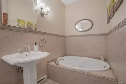 17 Oxford Street, Malverne, NY 11565 - Photo 11