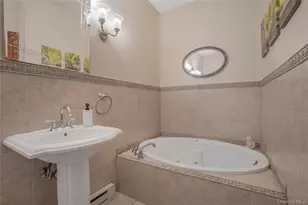 17 Oxford St, Malverne, NY 11565 - Photo 11