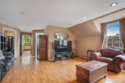 17 Oxford Street, Malverne, NY 11565 - Photo 25