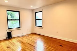 14 Beach Rd, Great Neck, NY 11023 - Photo 5
