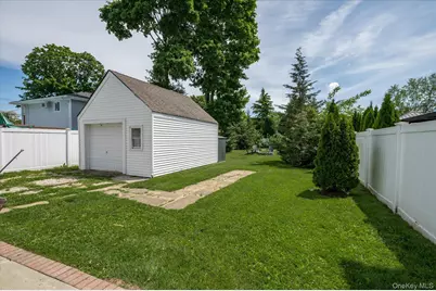 1735 Washington Avenue, Seaford, NY 11783 - Photo 27