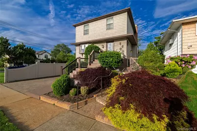 2575 Bayview Avenue, Wantagh, NY 11793 - Photo 5