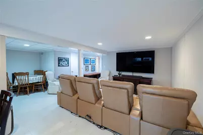 2575 Bayview Avenue, Wantagh, NY 11793 - Photo 29