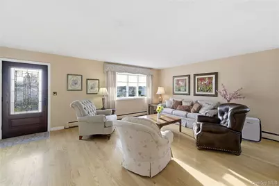 2575 Bayview Avenue, Wantagh, NY 11793 - Photo 13
