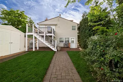 2575 Bayview Avenue, Wantagh, NY 11793 - Photo 9