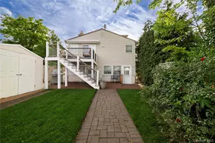 2575 Bayview Ave, Wantagh, NY 11793 - Photo 9