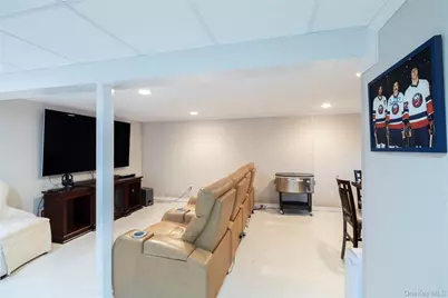 2575 Bayview Avenue, Wantagh, NY 11793 - Photo 31