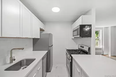 5425 Valles Avenue #4M, Bronx, NY 10471 - Photo 9