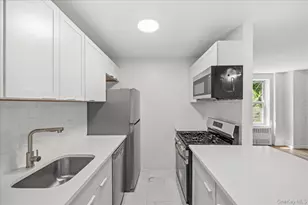 5425 Valles Ave, Bronx, NY 10471 - Photo 9
