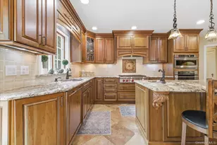 124 Peterhoff Ave, Malverne, NY 11565 - Photo 9