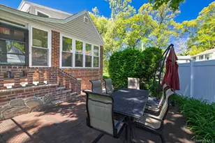 124 Peterhoff Ave, Malverne, NY 11565 - Photo 25