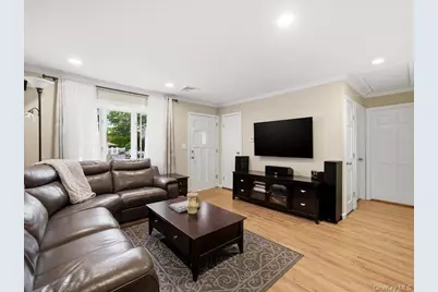 123 Meroke Lane, East Islip, NY 11730 - Photo 11