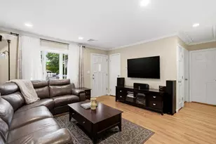 123 Meroke Ln, East Islip, NY 11730 - Photo 11
