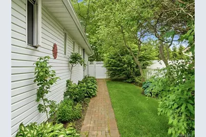 123 Meroke Lane, East Islip, NY 11730 - Photo 35