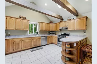 123 Meroke Lane, East Islip, NY 11730 - Photo 19