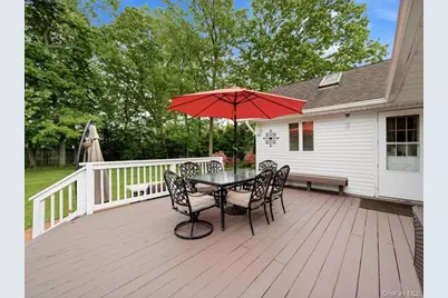 123 Meroke Lane, East Islip, NY 11730 - Photo 29