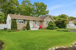 123 Meroke Ln, East Islip, NY 11730 - Photo 3
