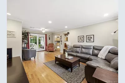 123 Meroke Lane, East Islip, NY 11730 - Photo 13