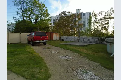 306 Seagirt Avenue, Far Rockaway, NY 11691 - Photo 37