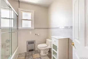 24 Huntington Ave, Lynbrook, NY 11563 - Photo 21